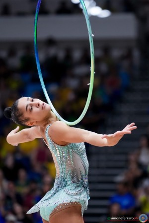 app f hoop raffaeli sofia ita sfe01900 simone ferraro ph